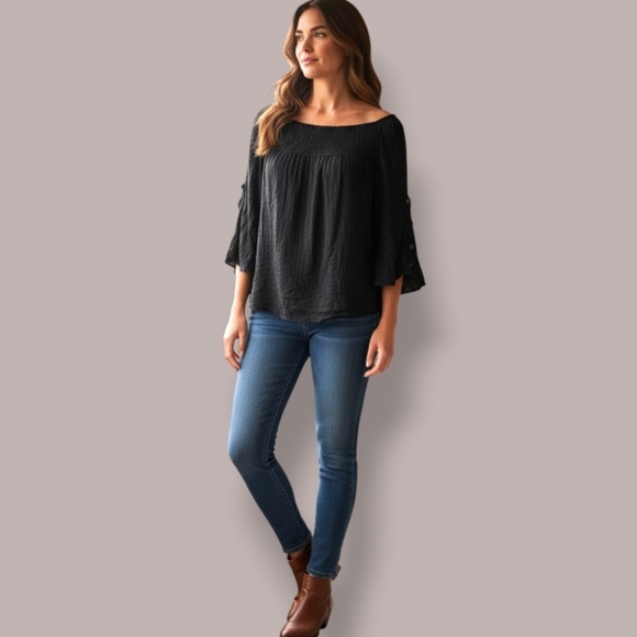 ❤️ Hannah- Supercute Top Black with Layered Ruffled Sleeves - Picture 2 of 9